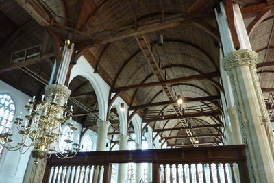 NL-PmWA_0059_120002663 Edam. Kerkgewelf met loopbruggen Grote- of St Nicolaaskerk.