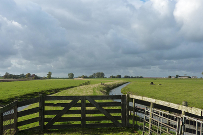 NL-PmWA_0059_120002701 Purmerend. Voormalige tramlijn richting Kwadijk.