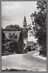 WAT002002827 Links de textiel- en manufacturenwinkel van Klaas Ofman (1922-1928). Vanaf 1928 tot medio 1942 J. Lof Cz. ...