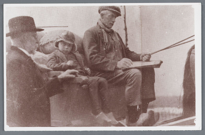 WAT002001851 Voor molen de koperslager een actie tegen de tolweg. Foto v.l.n.r.; Jan Annanino, Maarten Koomen (geboren ...