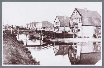 WAT002002815 Het Zuideinde ofwel Zuiddyk aan de rechterkant van Oostknollendam. Direct na het voetbalterrein van v.v. ...