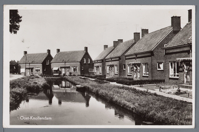 WAT002002817 Dorpsstraat 't Padje Oostknollendam. Sociale huurwoningen gebouwd in opdracht van Woningbouwvereniging ...