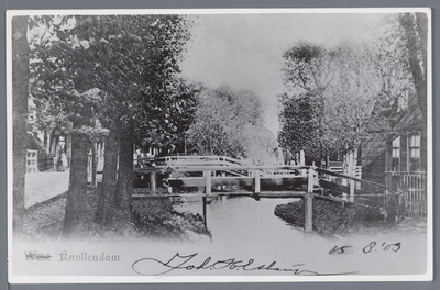 WAT002002833 Boerensluis Oostknollendam. Links: de draaibrug over de sluis. Rechts: boerderij van Klaas Vink.