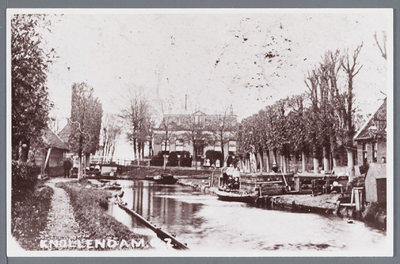 WAT002002835 Sluisstraat - Sluispad Oostknollendam. De brede Sluissloot richting de Boerensluis met draaibrug. In het ...