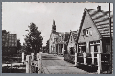 WAT002002837 Dorpsstraat met in het midden de N.H. kerk. Rechts de woning en fietsenwinkel van Piet de Ruyter. Ernaast ...