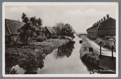 WAT002002838 In 1912 bouwen de aannemers P. Wakker en Meindert Bus (Oostknollendam) in totaal negen sociale ...