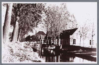 WAT002002847 Houten woning met dakpannen. Hier woonden o.a. fam. Bunsma. Hier logeerde Juffr. Nely van Heerden tussen ...