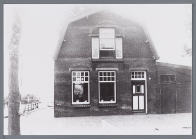 WAT002002851 Veerhuis Oostknollendam, gebouwd in 1914 in opdracht van Gerrit Max de pontwachter. Stenen woonhuis met ...