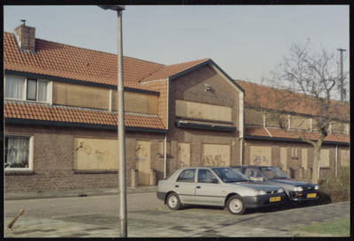 VHP002000006_0007 In 1995 is het grootste deel van dit zogenoemde Rode Dorp gesloopt om plaats te maken voor het ...