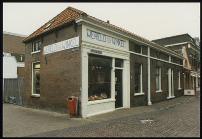 VHP002000094_0011 Achter de kerk 3. Datering: 19e eeuw Bouwstijl: niet bekend Architect en aannemer: niet bekend. ...