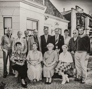 AdV_E-01-03 Tekst AdV:“Waarschijnlijk is het in het laatst van de jaren tachtig als deze foto wordt gemaakt van het ...