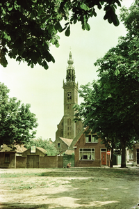 NL-PmWA-CRH_195400008 Jan van Wallendalplein in Edam met op de achtergrond de Speeltoren.