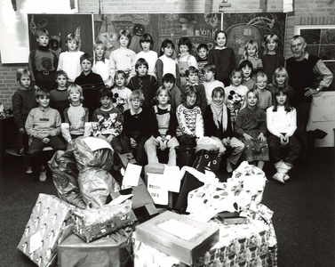 UPL-klas0028 Klassenfoto Basisschool de Havenrakkertjes, Nieuwland 32 Broek in Waterland.Klas 4Aan de rechter kant: Wim ...