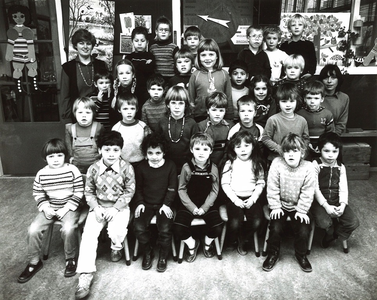 UPL-klas0082 Klassenfoto kleuterschool de Blokkendoos Purmerend, hele schoolJuf Oostermeyer, Juf Walliën,Barry ...