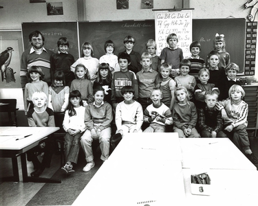 UPL-klas0133 Klassenfoto R.K. Paulus school, Churchilllaan 1 te Purmerend, klas 2 en 3.Klas 2: Remco van Delft, Cees ...