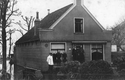 UPL000000035 Broek in Waterland. Watersnood 1916. Slagerij Veltrop