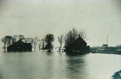 UPL000000090 Purmerringvaart met seinpaal; Purmerringdijk 1: het huis van K. Muts. Watersnoodramp 1916