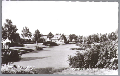 WAT001012501 Burgemeester Cramwinckelplantsoen met op de achtergrond het zgn Rode Dorp