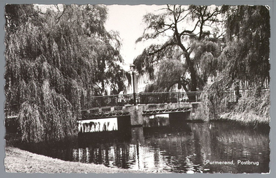 WAT001012533 Postbrug, met rechts het Sint Liduina ziekenhuis