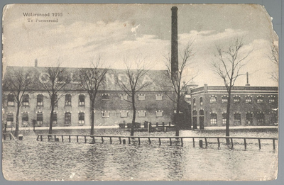 WAT001012626 Als gevolg van een zware noordwester storm brak in januari 1916 de Waterlandse Zeedijk tussen Monnickendam ...