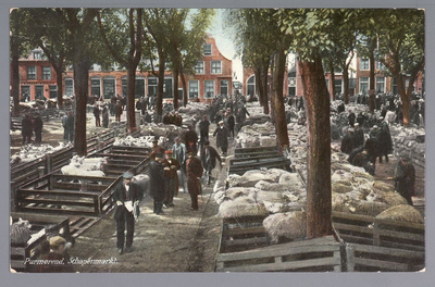 WAT001012828 Schapenmarkt. Op de kop van de koemarkt verhandelde men al sinds 1612 koeien, ossen, paarden, varkens en ...