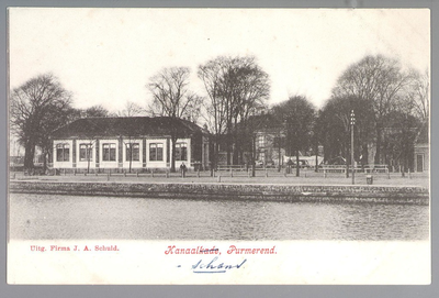 WAT001012998 Links Burgerschool met daarvoor het schoolplein waar dinsdags de lappenmarkt werd gehouden. In 1923 werd ...