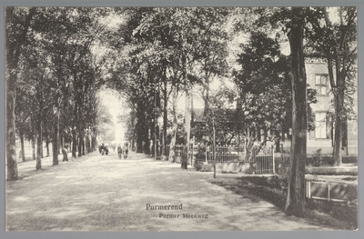 WAT001012974 Purmersteenweg met rechts Villa Houtheuvel uit 1879 gebouwd in opdracht van Jan Brantjes, houtandelaar in ...