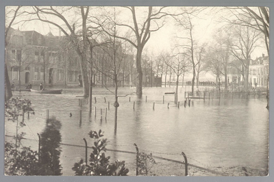 WAT001013234 Als gevolg van een zware noordwester storm brak in januari 1916 de Waterlandse Zeedijk tussen Monnickendam ...