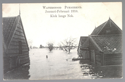 WAT001013257 Als gevolg van een zware noordwester storm brak in januari 1916 de Waterlandse Zeedijk tussen Monnickendam ...