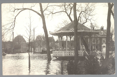 WAT001013235 Als gevolg van een zware noordwester storm brak in januari 1916 de Waterlandse Zeedijk tussen Monnickendam ...