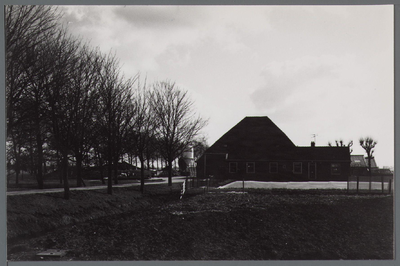 WAT001000035 Beemster, Hobredeweg. Boerderij de Vette Os voorheen de Alidahoeve, gebouwd in 1629. De boerderij is ...