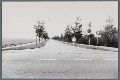 WAT001000046 Beemster. De Klaas Hogetoornlaan gezien vanaf de Middenweg