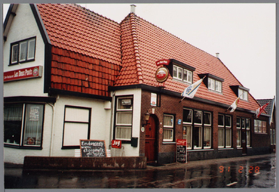 WAT001000691 Oudendijk. Bruin eetcafe Les Deeux Ponts aan de Slimdijk 2