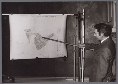 WAT001001031 Buitengewone raadsvergadering van het gemeentebestuur van Edam. Er werd afscheid genomen van dijkgraaf ...