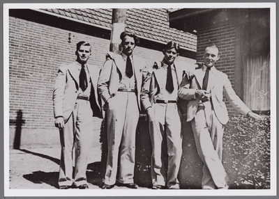 WAT001000983 Bandleden van 'The Evo Band', die bekendheid verwierf in de jaren 1928-1940, in heel waterland. De naam ...