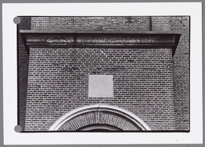 WAT001001194 Deel van de gevel van de toren van de Nederlands Hervormde kerk van Ilpendam