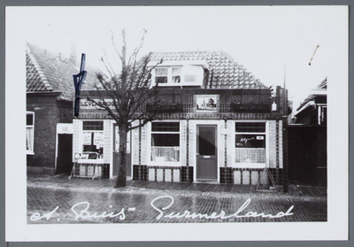 WAT001001256 Pand aan de Purmerland nummer 48 te Purmerland. Gevelsteen boven de deur met opschrift 'Café Oud Holland'. ...