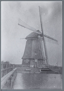WAT001001260 Poldermolen 'De Jonge Blom', in de volksmond de molen van Muis. De molen stond in de polder Purmerland, ...