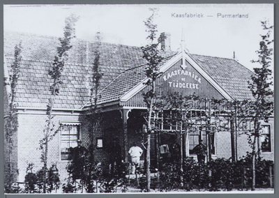WAT001001268 kaasfabriek De Tijdsgeest, opgericht in 1910 door Klaas Bijvoet, die op zijn land de fabriek liet bouwen. ...