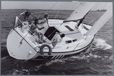 WAT001001532 Zeilboot op 't Zwet, op de achtergrond is Jisp te zien.