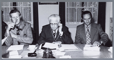 WAT001001552 Gemeentebestuur Katwoude. In het midden: Burgemeester J. Lammes