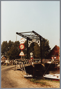 WAT001001606 Ophaalbrug over de Purmerringvaart bij Kwadijk, genaamd 'Kwadijkerbrug'. Deze brug verbindt de polders ...