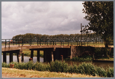 WAT001001677 Brug op de kruising van Kwadijk en Oostdijk