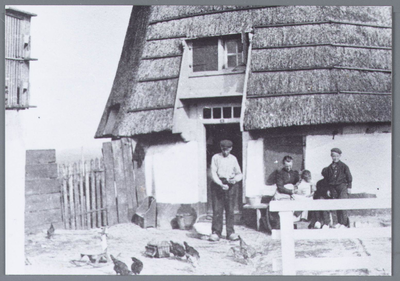 WAT001001846 Poldermolen 't Haasje aan de Landsmeerdijk in Landsmeer. De molen is gebouwd in 1633 en ...