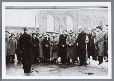 WAT001001862 Op zaterdag 12 februari 1955 om 15.00 uur in de middag kreeg de oude openbare lagere school in Landsmeer ...