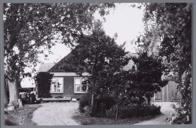 WAT001002069 Stolpboerderij van Piet en Dora Muts-Westerneng aan de Middelie 22