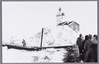 WAT001002036 Vuurtoren van Marken bij Kruiend ijs. De Vuurtoren heeft de naam: Paard van Marken'.