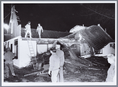 WAT001002123 Café Ossebaar Wapen van Middelie met een ingestort dak