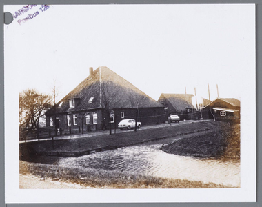 WAT001002703 Stolpboerderij Kraaiveld van de heer J.J. Groot aan de Westerweg E9.Na 1981 Westerweg nummer 76.