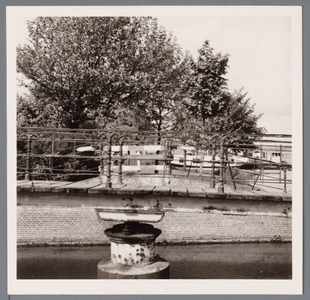 WAT001002750 De hoge brug buiten gebruik.